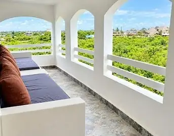 Roberto House