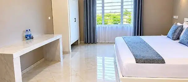 Roberto House